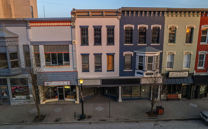 Pictures of Office, Retail, Restaurant property located at 814 Lincolnway 102, La Porte, IN 46350 for lease - image #1