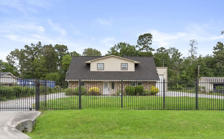 Pictures of Industrial property located at 1903 Pinewoods Way, Spring, TX 77386 for lease - image #1