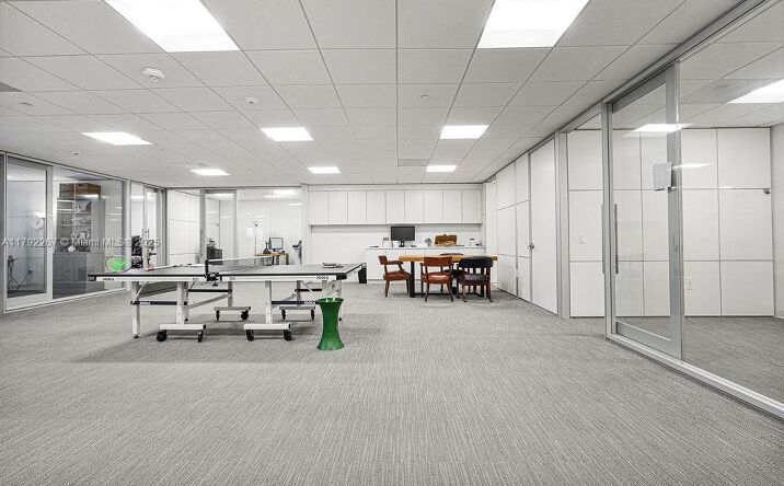 Pictures of Office property located at 1 SE 3rd Ave, Miami, FL 33131 for lease - image #1