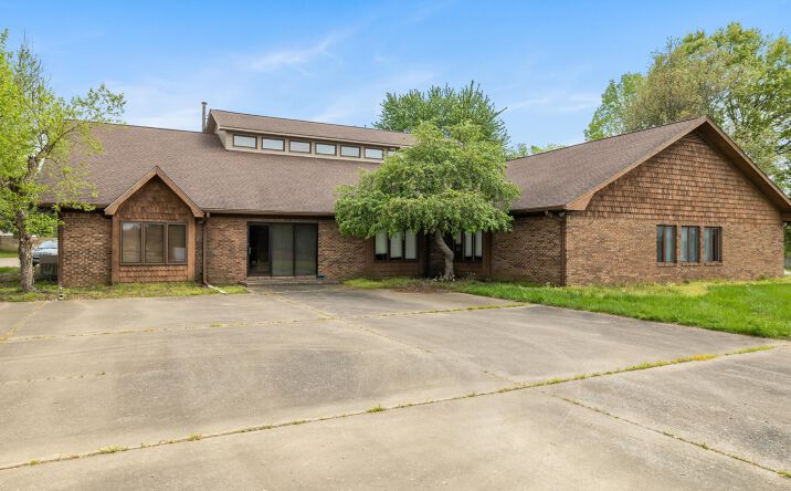 Pictures of Office property located at 2920 Fairview Dr, Owensboro, KY 42303 for lease - image #1