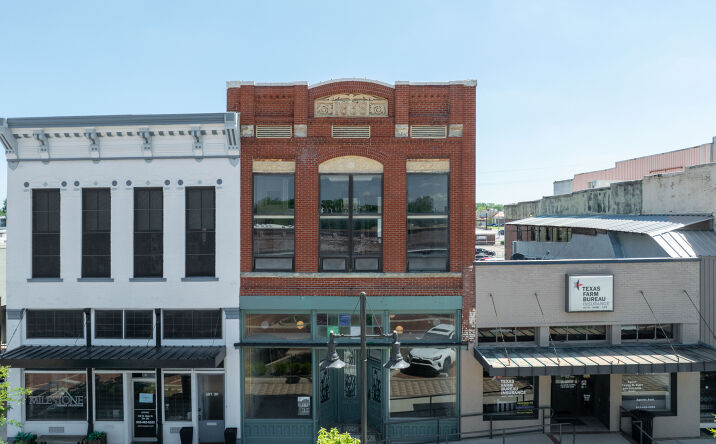 Pictures of Restaurant property located at 120 W Main St, Denison, TX 75021 for lease - image #1