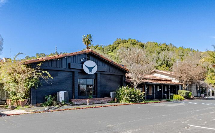 Pictures of Retail, Restaurant property located at 250 Entrada Dr, Novato, CA 94949 for lease - image #1