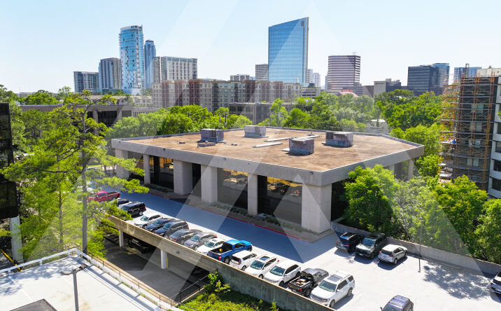 Pictures of Office property located at 19 Briar Hollow Ln, Houston, TX 77027 for lease - image #1