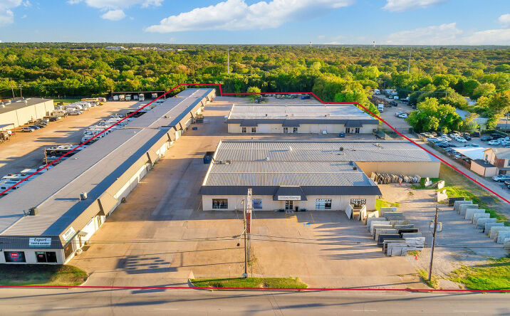 Pictures of Industrial property located at 2800 W Division St, Arlington, TX 76012 for lease - image #1