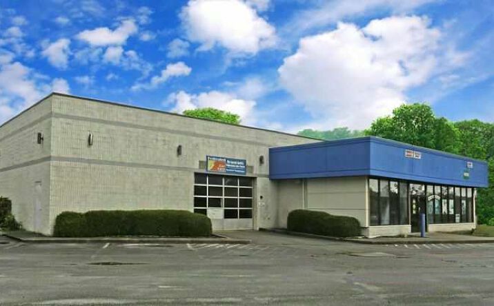 Pictures of Retail property located at 2960 Knoxville Center Dr, Knoxville, TN 37924 for lease - image #1
