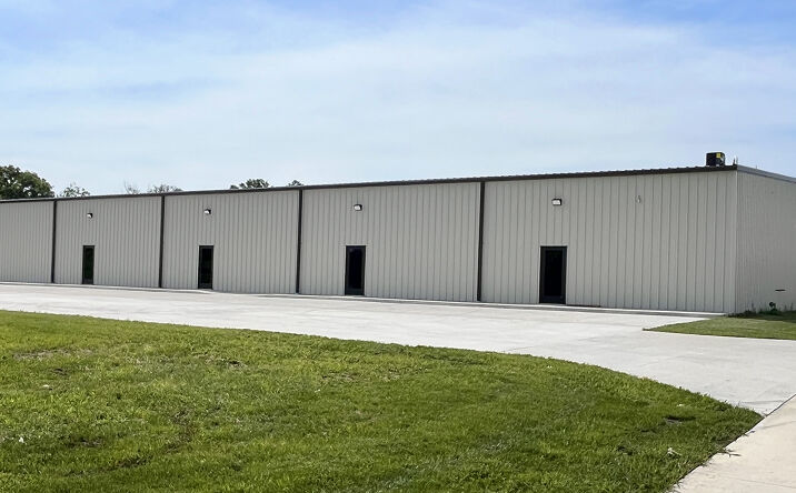 Pictures of Industrial property located at 307 SE 53rd St, Topeka, KS 66609 for lease - image #1