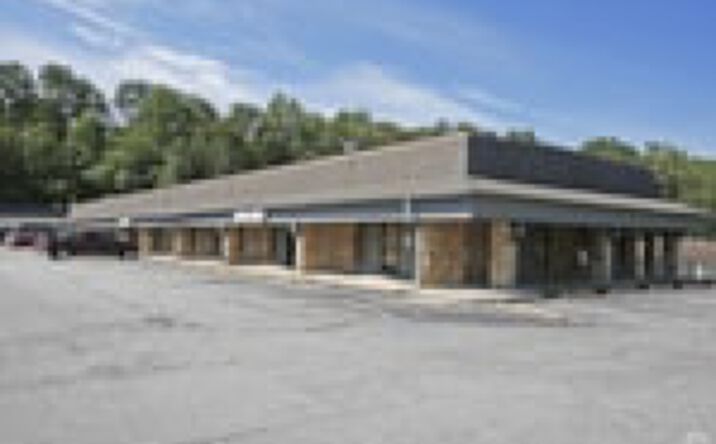 Pictures of Office property located at 2945 Stone Hogan Conn SW, Atlanta, GA 30331 for lease - image #1