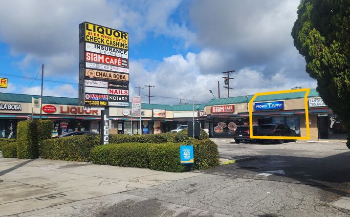 Pictures of Retail property located at 16045 Sherman Way, Van Nuys, CA 91406 for lease - image #1