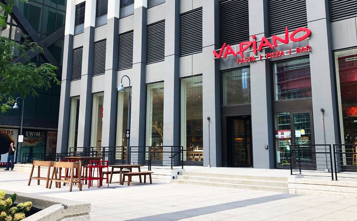 Pictures of Retail, Restaurant property located at 222 S Riverside Plaza, Chicago, IL 60606 for lease - image #1