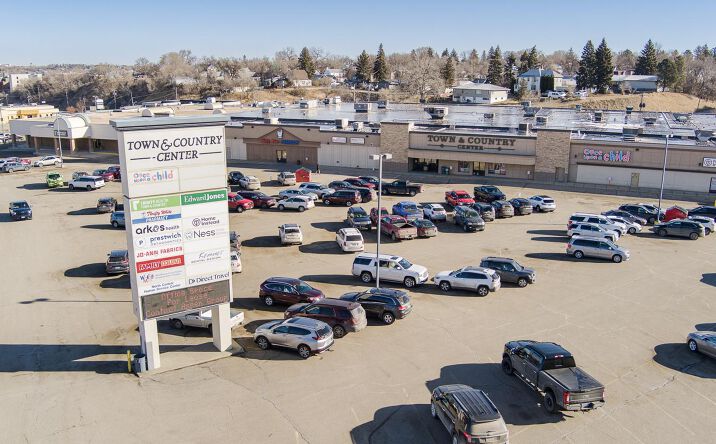 Pictures of Retail, Office property located at 1015 S Broadway, Minot, ND 58701 for lease - image #1