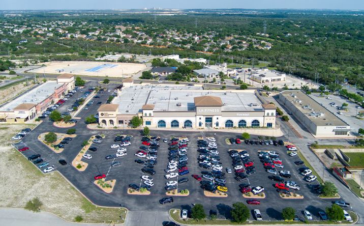 Pictures of Retail property located at 21044 U.S. Hwy 281 N, San Antonio, TX 78258 for lease - image #1
