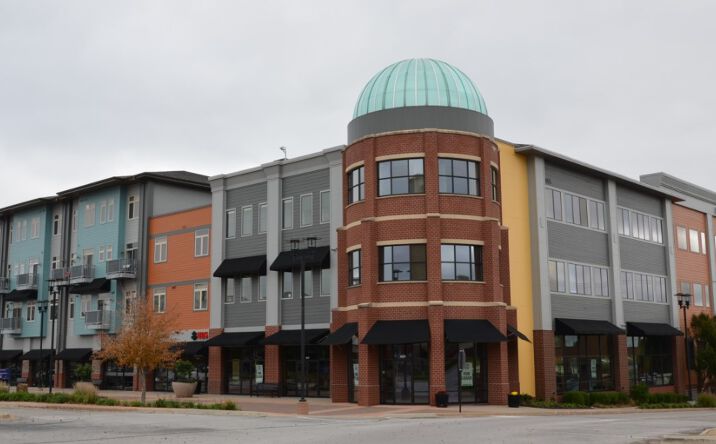 Pictures of Retail, Office property located at 5465 Mills Civic Pkwy, West Des Moines, IA 50266 for lease - image #1