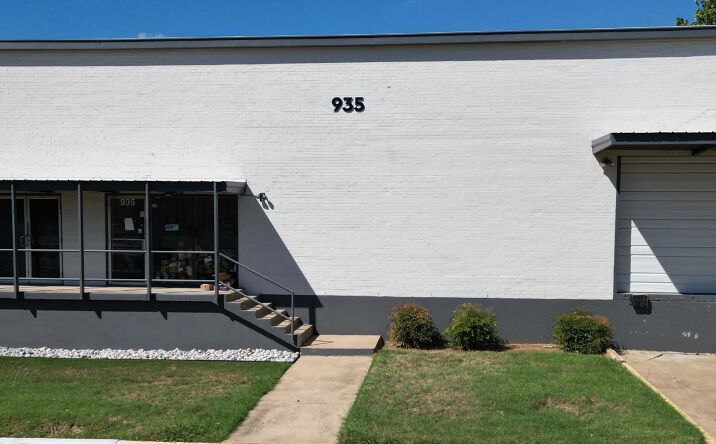 Pictures of Industrial property located at 923-935 E Avenue J, Grand Prairie, TX 75050 for lease - image #1