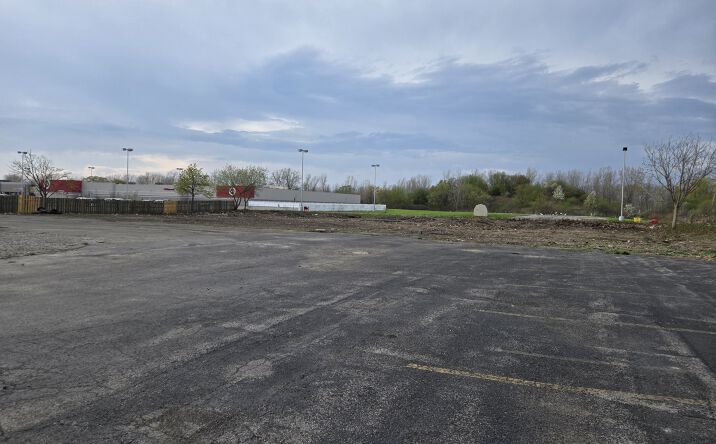 Pictures of Land property located at 7560 Niagara Fls Blvd, Niagara Falls, NY 14304 for lease - image #1