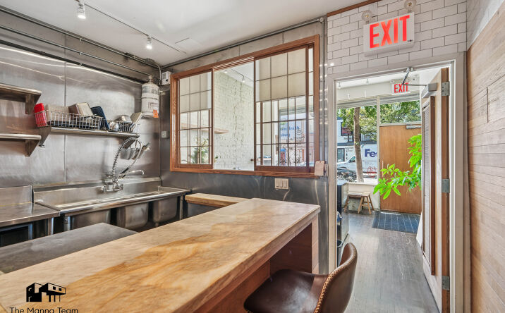 Pictures of Retail, Restaurant property located at 290 Graham Ave, Brooklyn, NY 11211 for lease - image #1
