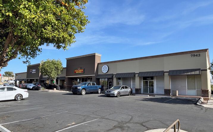 Pictures of Retail property located at 7932-7950 Е Broadway Blvd, Tucson, AZ 85710 for lease - image #1