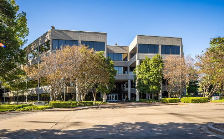 Pictures of Office property located at 2650 Thousand Oaks Blvd, Memphis, TN 38118 for lease - image #1