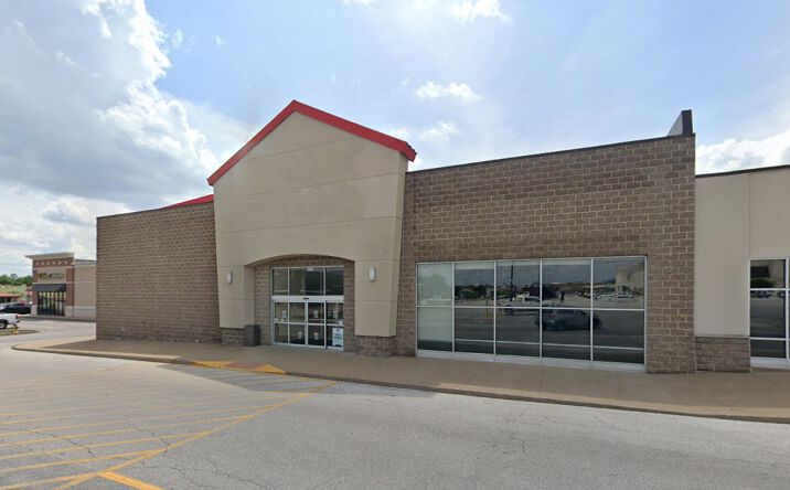Pictures of Retail property located at 3347 Quincy Mall, Quincy, IL 62301 for lease - image #1