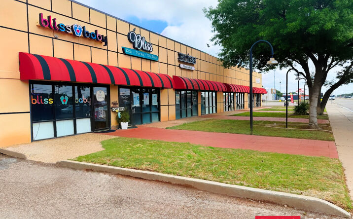 Pictures of Retail property located at 3806 50th St, Lubbock, TX 79413 for lease - image #1