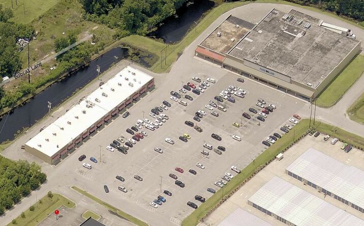 Pictures of Retail property located at 2040 Wilmington Hwy, Jacksonville, NC 28540 for lease - image #1