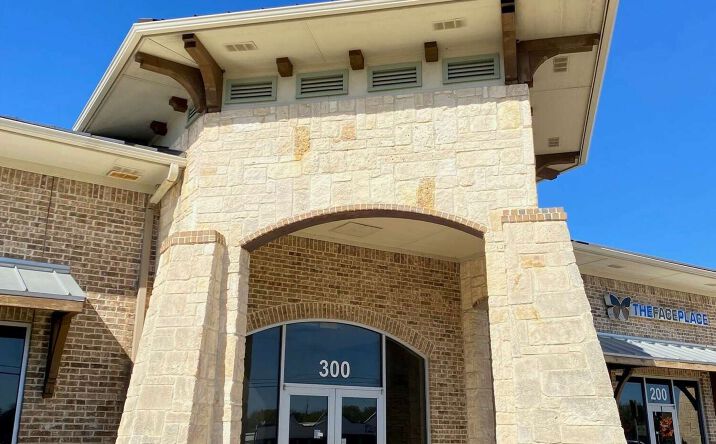 Pictures of Office property located at 104-106 Grapevine Highway, Hurst, TX 76054 for lease - image #1