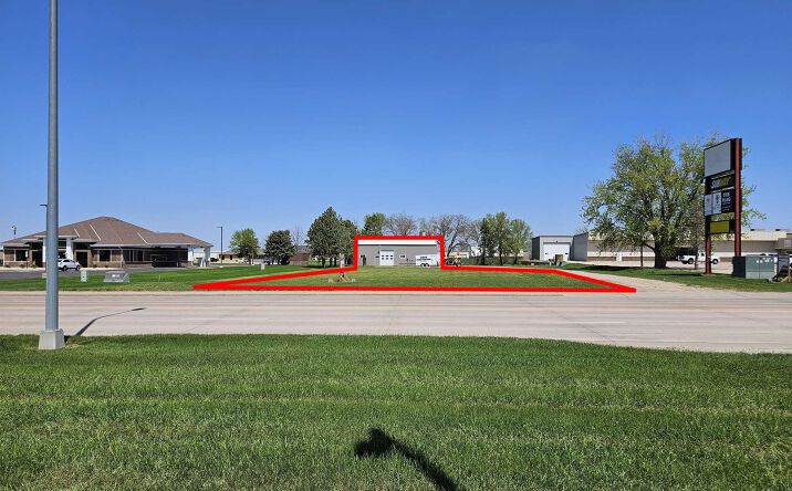 Pictures of Retail, Land property located at 1204 W Cedar St, Beresford, SD 57004 for lease - image #1