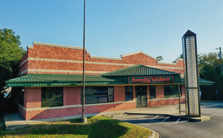 Pictures of Retail property located at 7 N Guignard Dr, Sumter, SC 29150 for lease - image #1