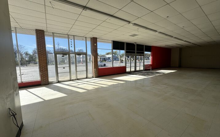 Pictures of Retail property located at 1117 E Commercial St, Springfield, MO 65803 for lease - image #1