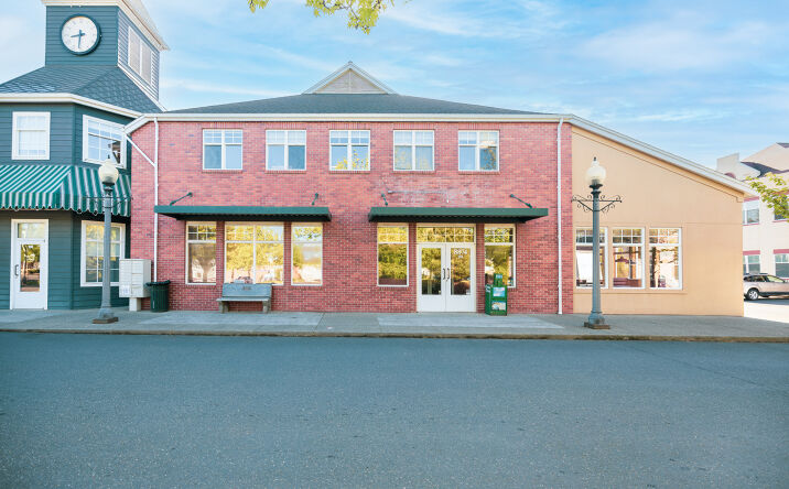 Pictures of Retail property located at 8874 Bender Rd, Lynden, WA 98264 for sales - image #1