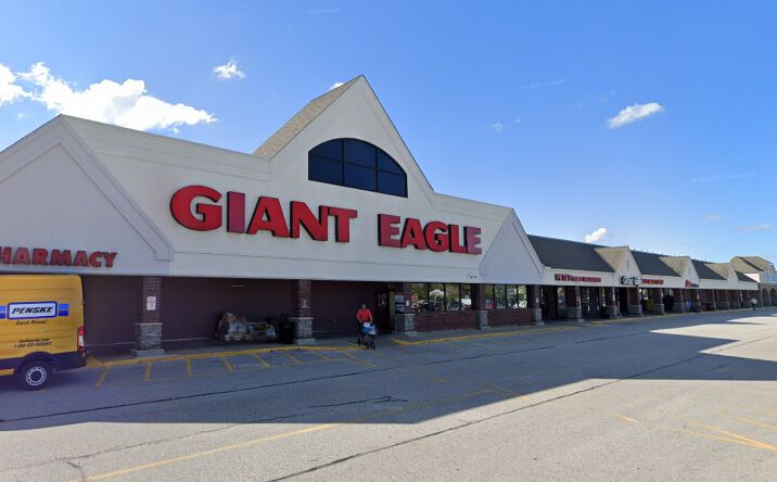 Pictures of Retail property located at 30320 Lakeshore Blvd, Willowick, OH 44095 for lease - image #1