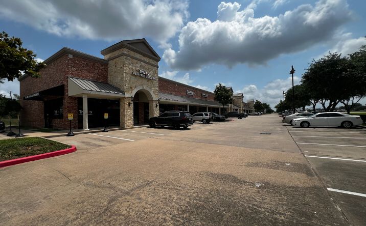 Pictures of Retail, Office, Restaurant property located at 8817 Hwy 6, Missouri City, TX 77459 for lease - image #1