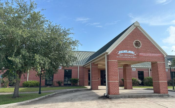 Pictures of Office property located at 4002 Garth Rd, Baytown, TX 77521 for lease - image #1