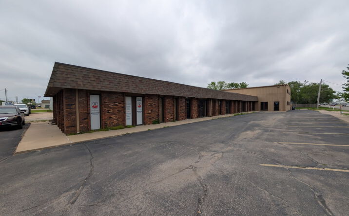Pictures of Office property located at 3031 W Pawnee St, Wichita, KS 67213 for lease - image #1