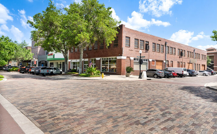 Pictures of Retail, Restaurant property located at 162 W Plant St, Winter Garden, FL 34787 for lease - image #1