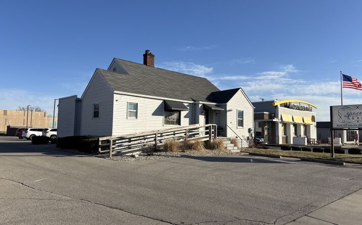 Pictures of Retail, Office property located at 909 E Tipton St, Seymour, IN 47274 for lease - image #1