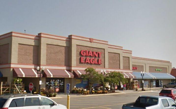 Pictures of Retail property located at 907 W Maple St, Hartville, OH 44632 for lease - image #1