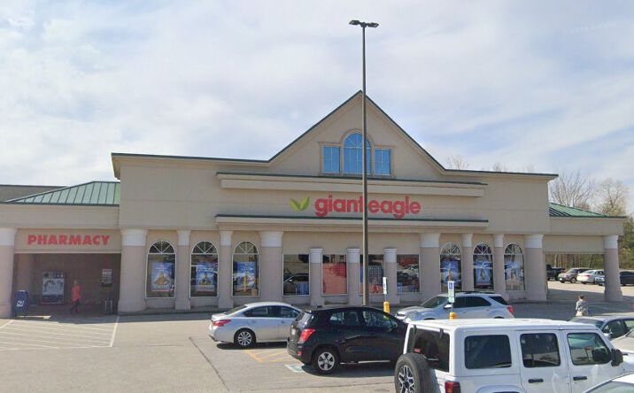 Pictures of Retail property located at 205 West Ave, Tallmadge, OH 44278 for lease - image #1