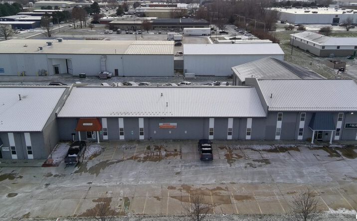 Pictures of Industrial, Office, Retail property located at 2220 W TOWNLINE Road #Suite A, Peoria, IL 61615 for lease - image #1