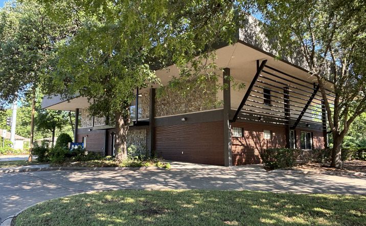 Pictures of Office property located at 414 W Parkway St, Denton, TX 76201 for lease - image #1