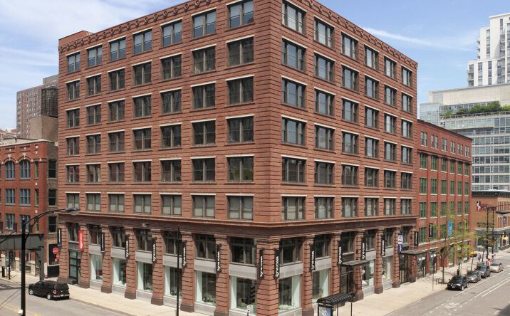 Pictures of Retail, Office property located at 440 N Wells St, Chicago, IL 60654 for lease - image #1