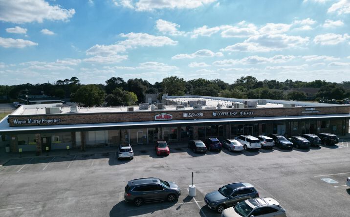 Pictures of Retail property located at 9700 Hillcroft Ave, Houston, TX 77096 for lease - image #1
