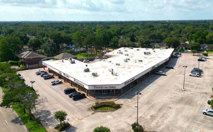 Pictures of Retail property located at 9600 Hillcroft Ave, Houston, TX 77096 for lease - image #1