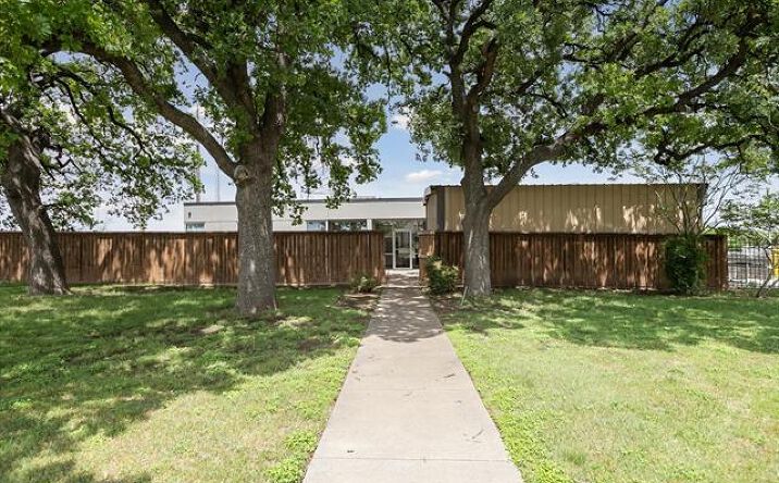 Pictures of Retail, Office, Special Purpose property located at 5685 E Loop 820 S, Fort Worth, TX 76119 for lease - image #1