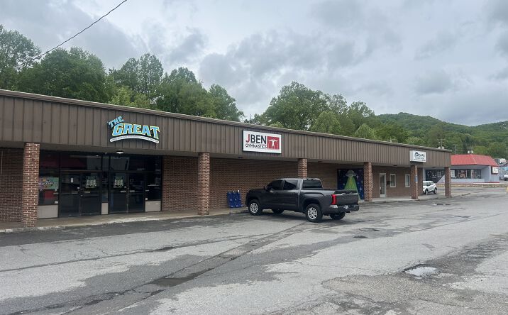 Pictures of Retail, Office, Restaurant property located at 925 Park Ave NW, Norton, VA 24273 for lease - image #1