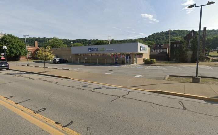 Pictures of Retail property located at 847 Midland Ave, Midland, PA 15059 for lease - image #1