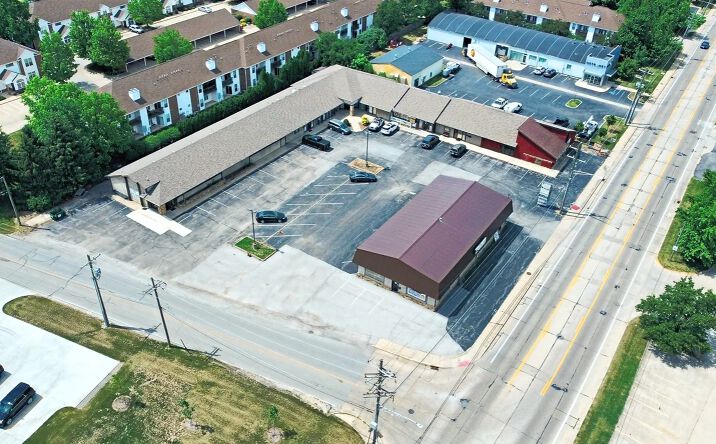 Pictures of Retail property located at 400 N Earl Ave, Lafayette, IN 47904 for lease - image #1