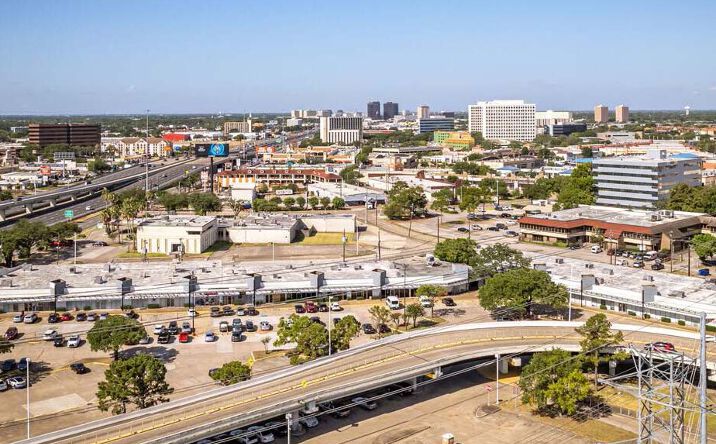 Pictures of Retail property located at 6400 Southwest Fwy, Houston, TX 77074 for lease - image #1