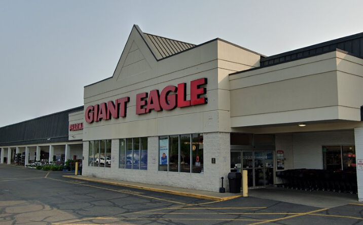 Pictures of Retail property located at 2700 Mahoning Ave NW, Warren, OH 44483 for lease - image #1