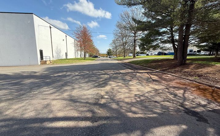 Pictures of Industrial property located at 25 Commerce Drive, Franklin Township, NJ 08873 for lease - image #1