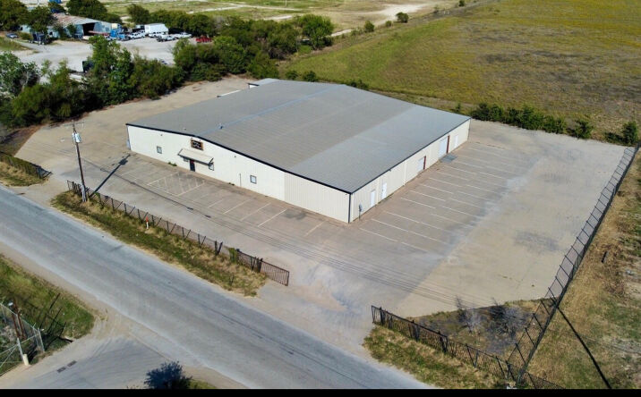 Pictures of Industrial property located at 10100 Hicks Field Rd, Fort Worth, TX 76179 for lease - image #1
